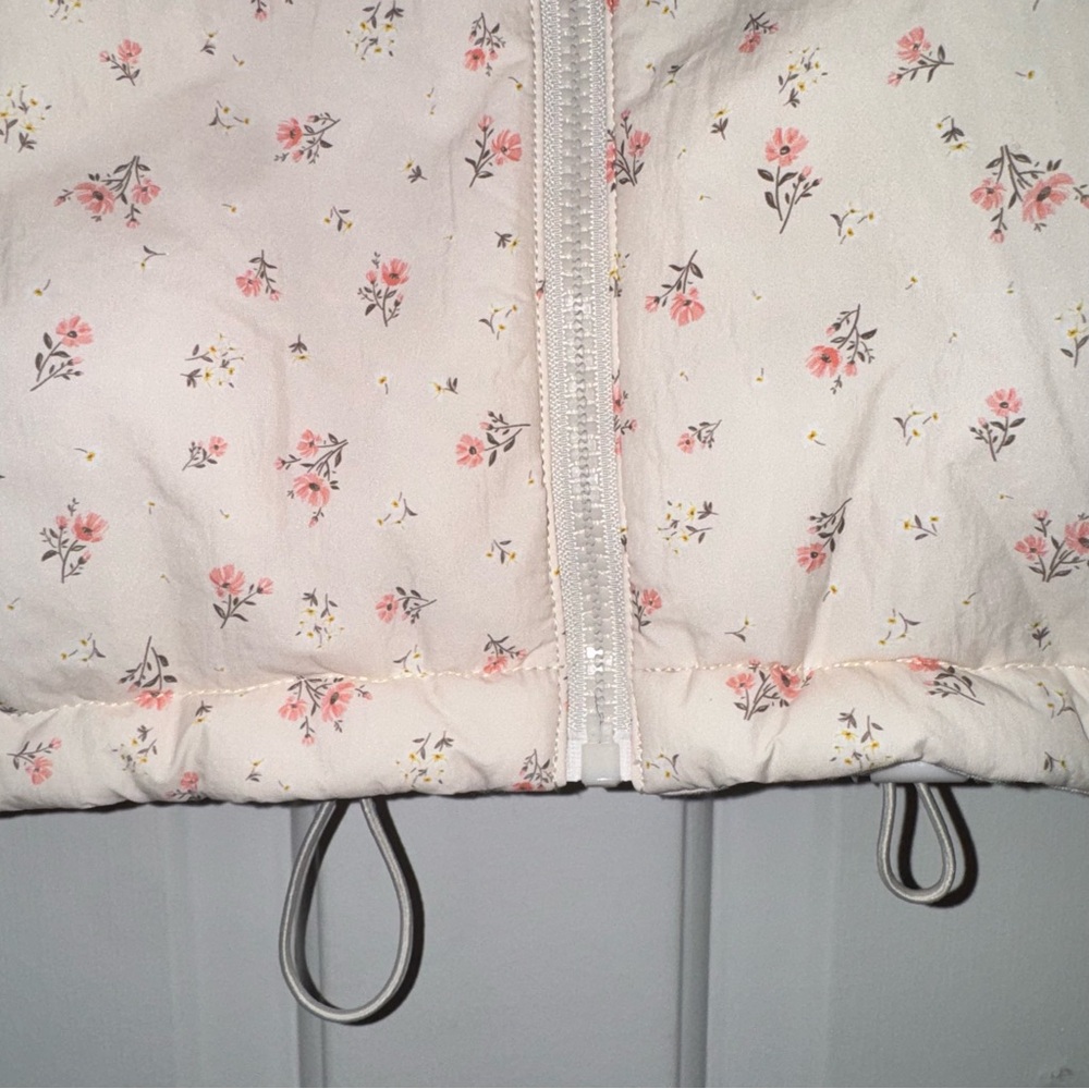 Thread & Supply Cream off white Quilted Puffer Vest floral with pockets S NWT - Picture 5 of 12